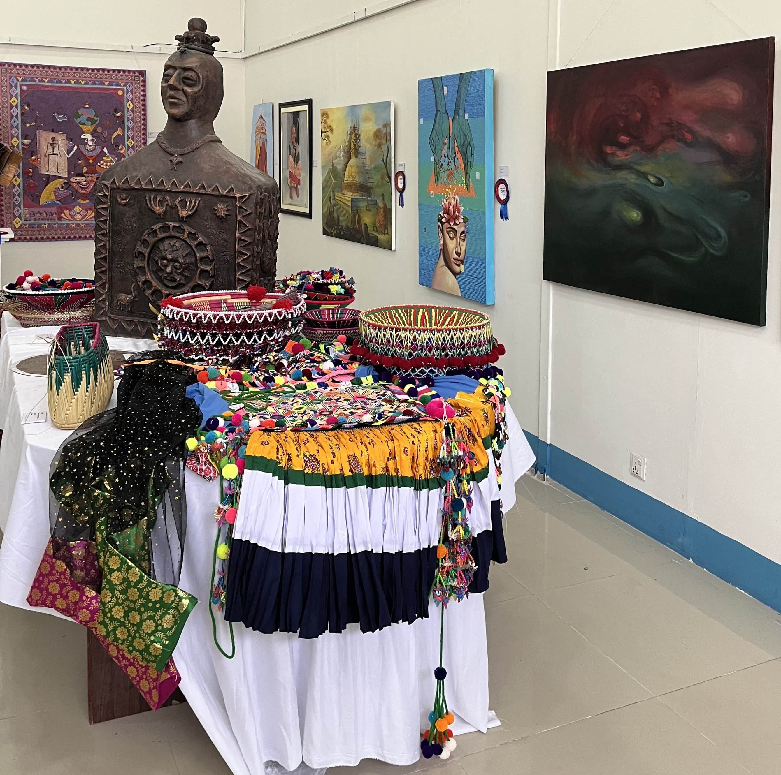 A representation of Sudurpaschim’s Rana Tharu community through costumes and other daily life accessories. A subgroup of the indigenous Tharus, Rana Tharus are scattered in the Far Western’s Kailali and Kanchanpur. The sculpture reflects Tharu reincarnation—depicting their faith in deities and spirits, symbolised through wooden and clay figures.