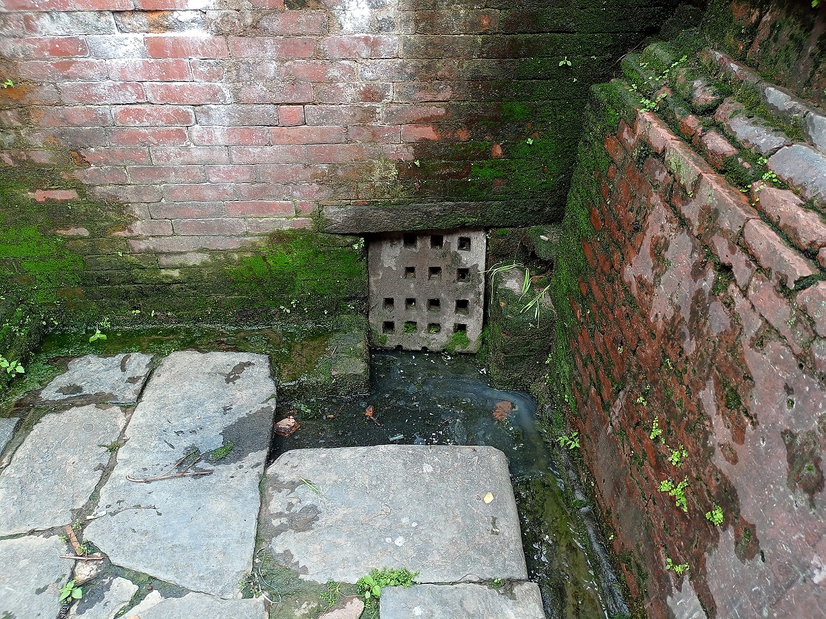 Hiti dhwo: in Bhimdyo hiti in Bhaktapur