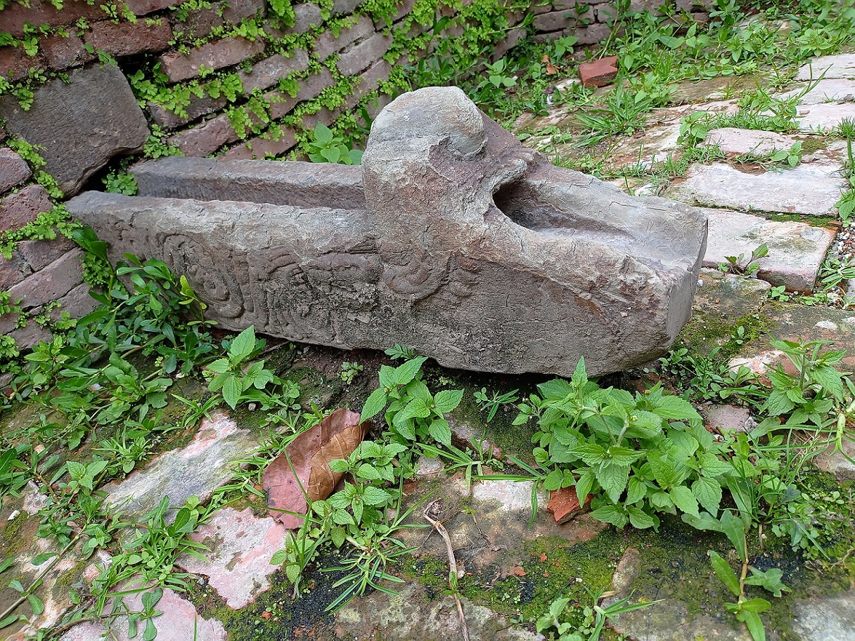 Tapa hiti manga: laid to ground level in Patan