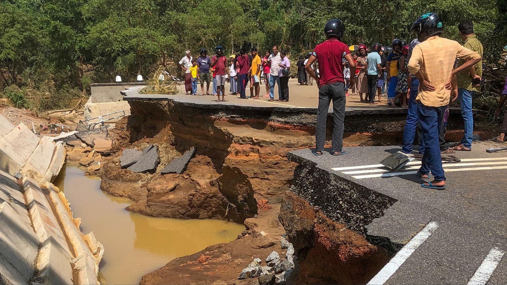 People gather around the Deduru Oya Bridge, which collapsed after floods in Kurunegala on November 30, 2025 | Photo: AFP